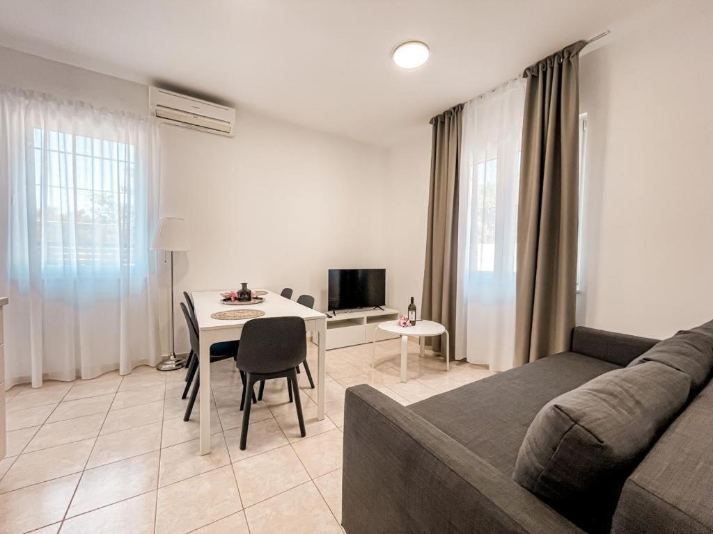 Pinia Apartman *