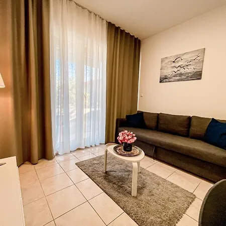 Pinia Apartments Bol Exterior photo