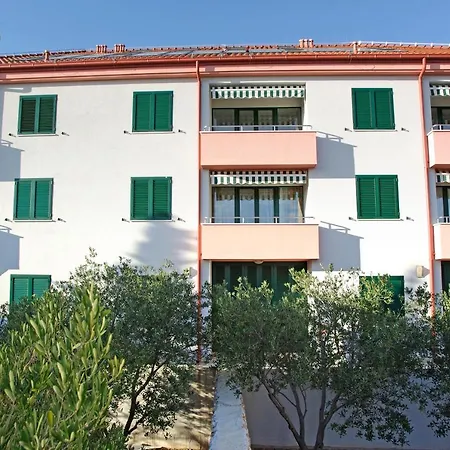 Pinia Apartments Bol Exterior photo