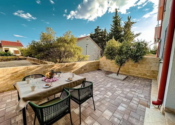 Pinia Apartments Bol