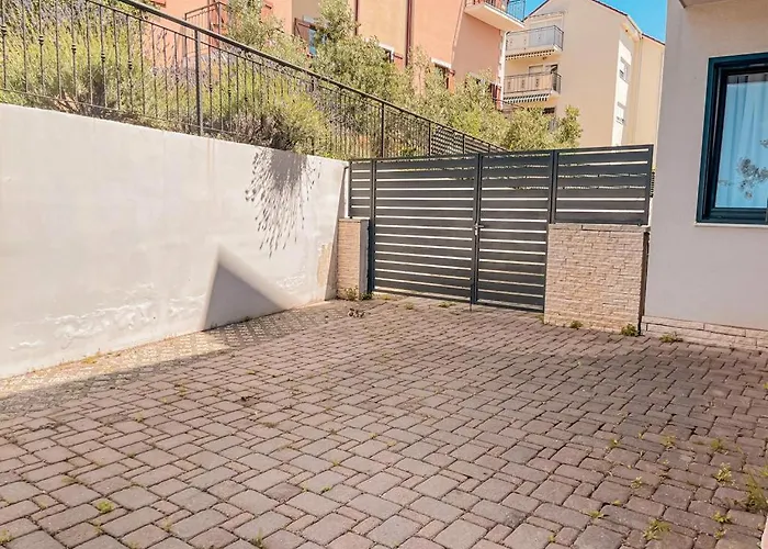 Pinia Apartments Bol