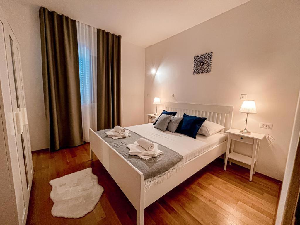 Pinia Apartment