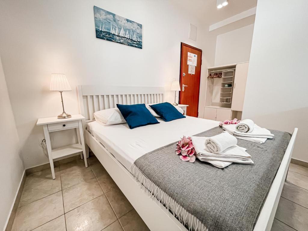 Pinia Apartment *